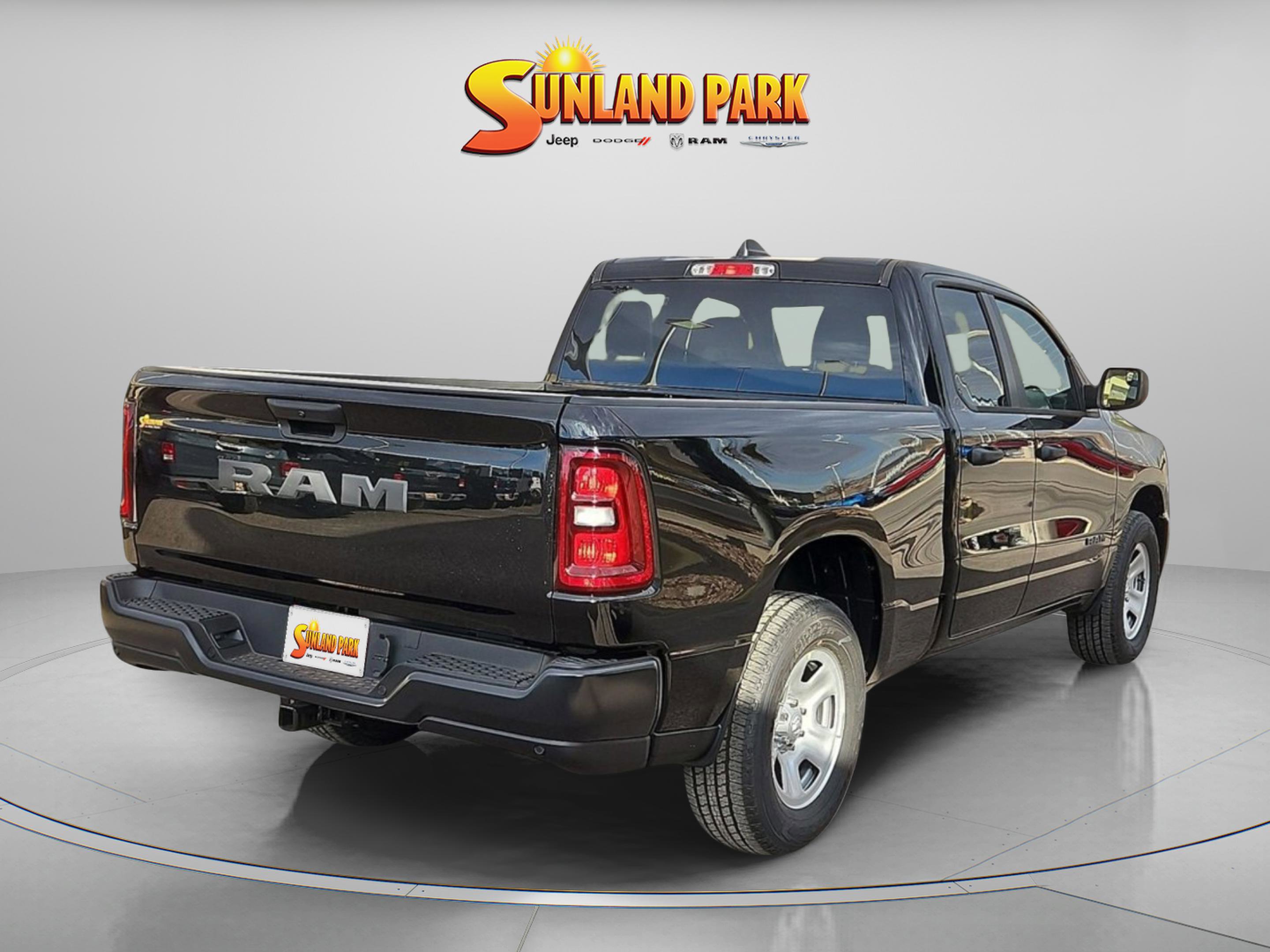 2025 Ram 1500 Tradesman photo 4