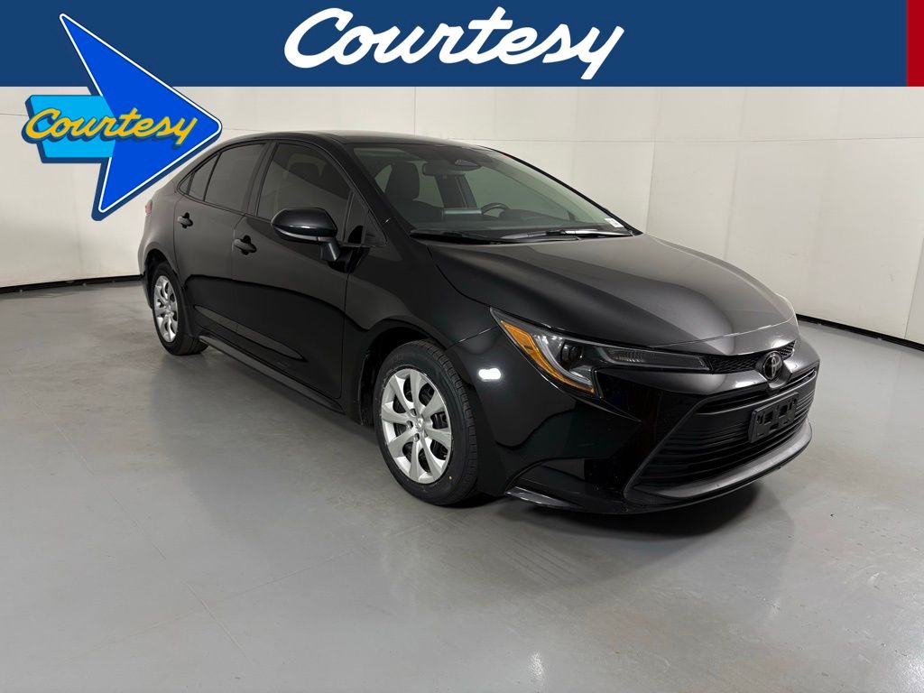2024 Toyota Corolla LE's photo