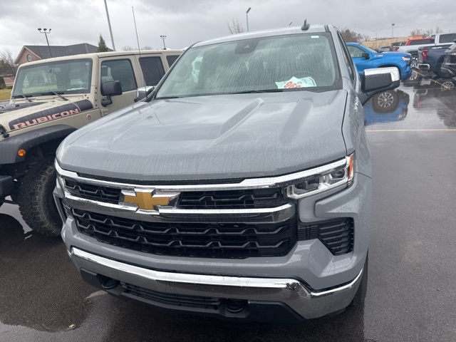 2024 Chevrolet Silverado 1500 LT photo 2