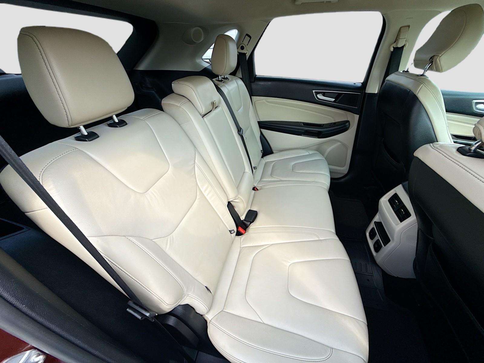 2015 Ford Edge Titanium photo 24