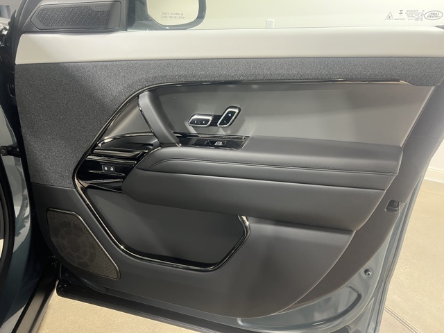 2025 Land Rover Range Rover Sport SE photo 21