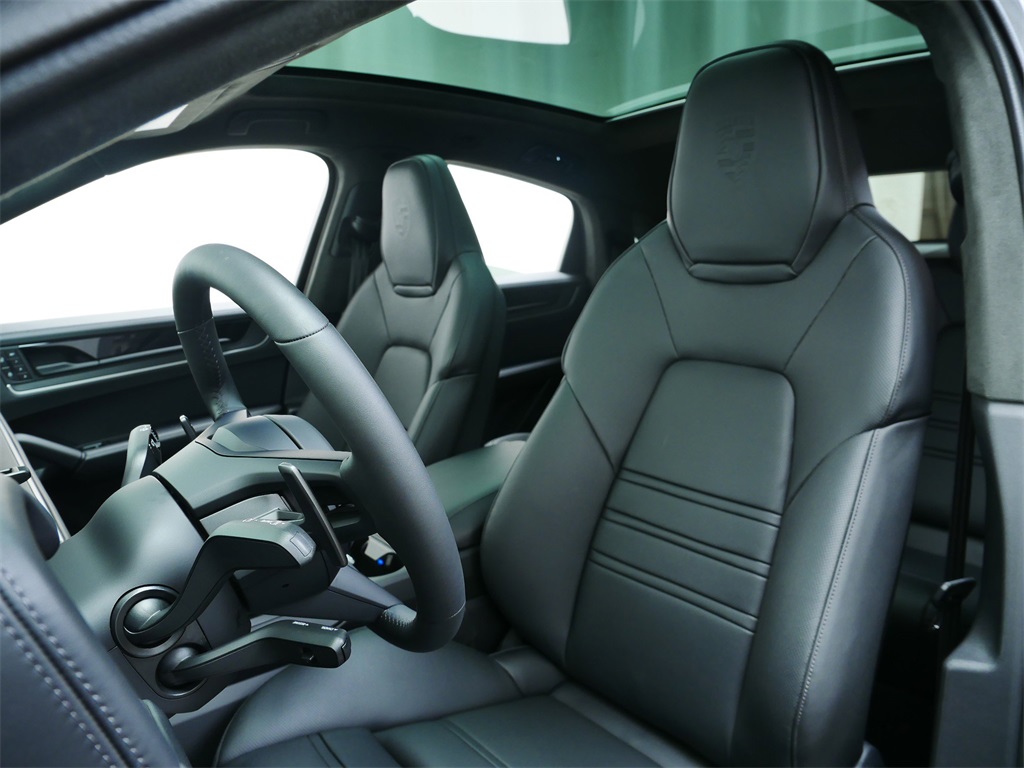 2025 Porsche Cayenne S E-Hybrid Coupe photo 4