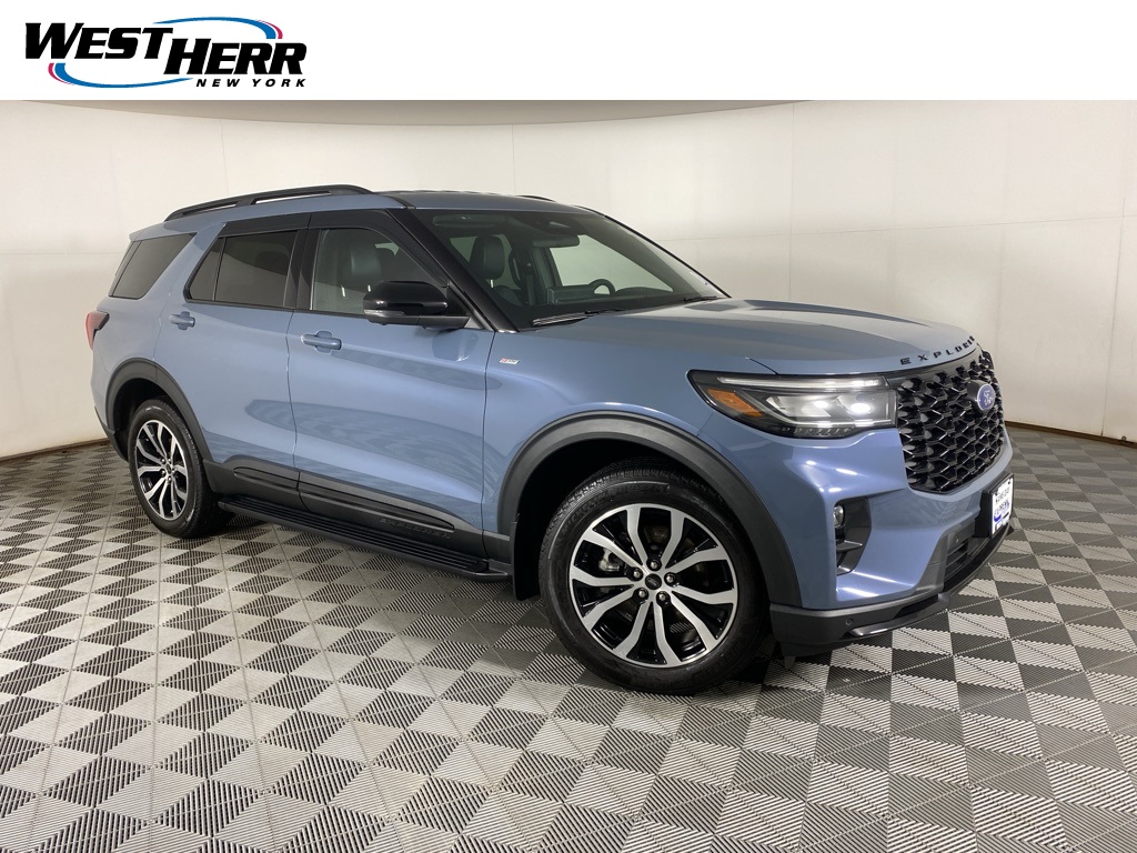 2025 Ford Explorer ST-LINE's photo