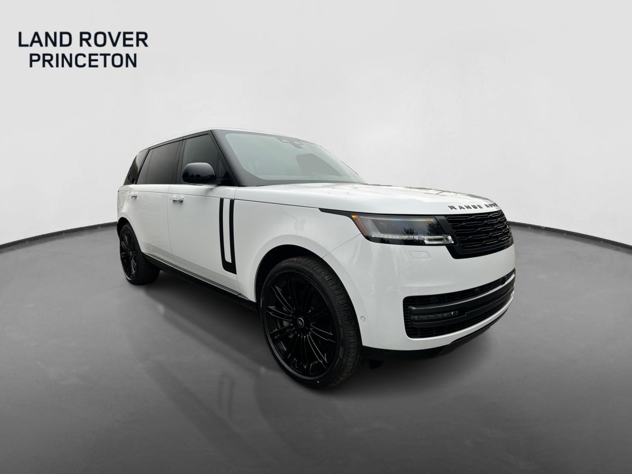 2025 Land Rover Range Rover SE photo 3