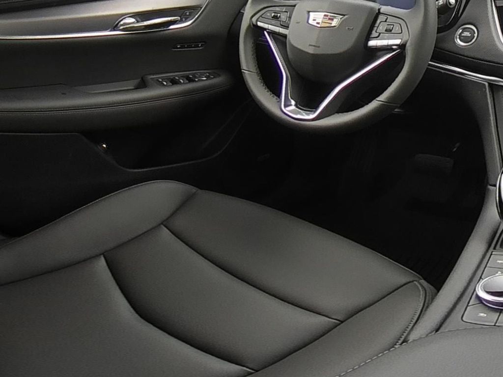 2025 Cadillac XT4 Luxury photo 12