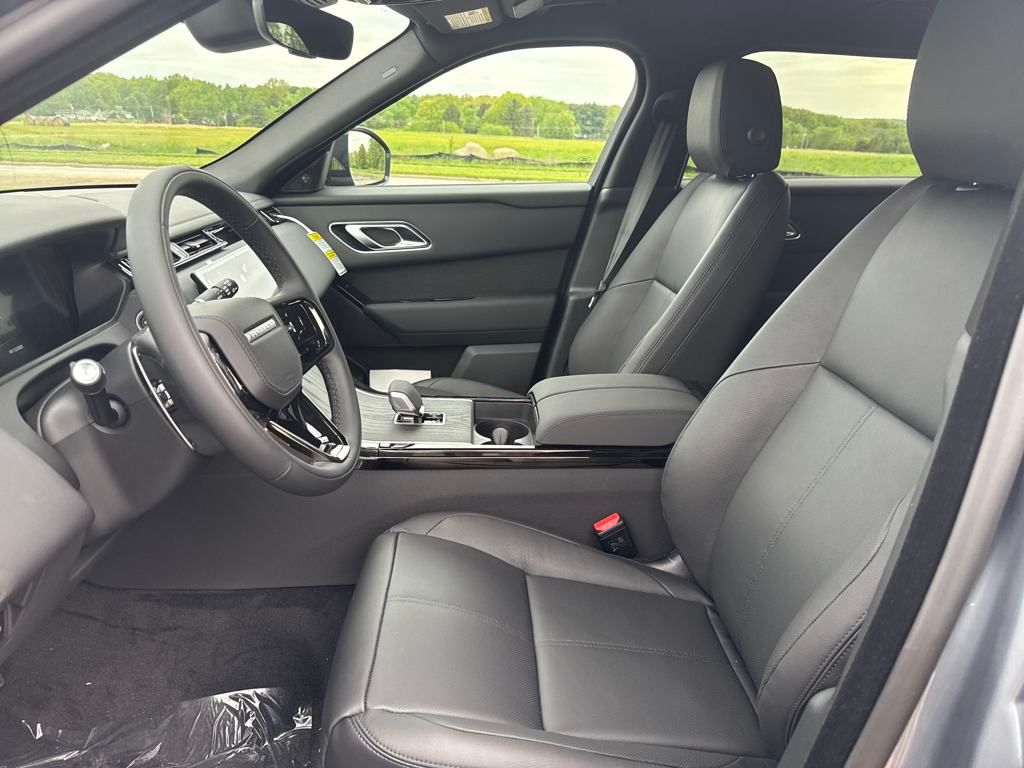 2026 Land Rover Range Rover Velar SE photo 10
