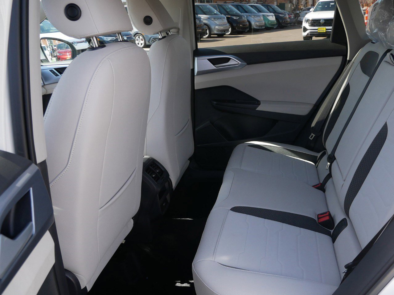 2025 Volkswagen Taos SE photo 4