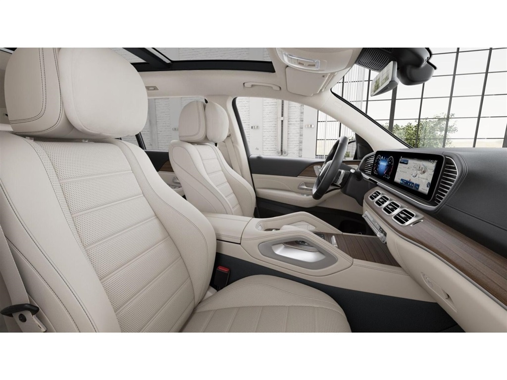 2026 Mercedes Benz GLS 450 4MATIC photo 4