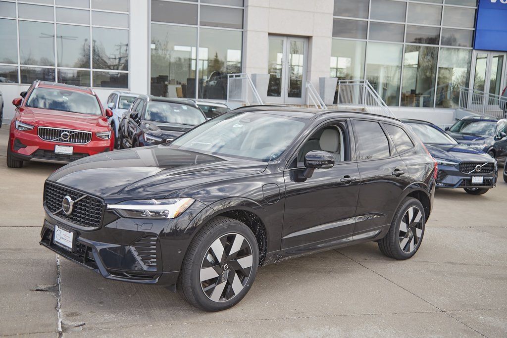 2025 VOLVO XC60 - Image 5
