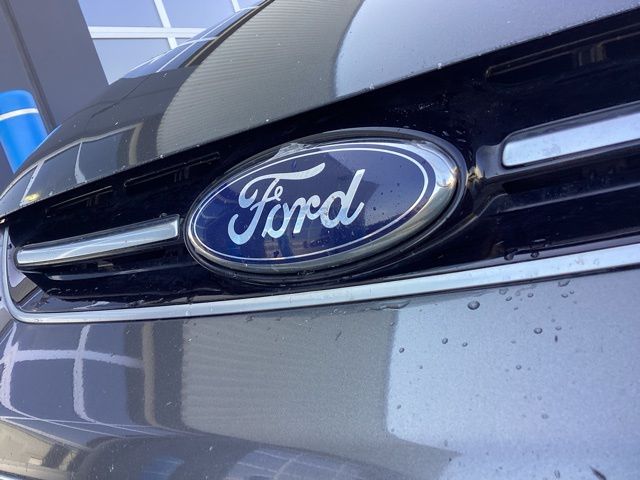 2016 Ford C-Max Hybrid SEL photo 4