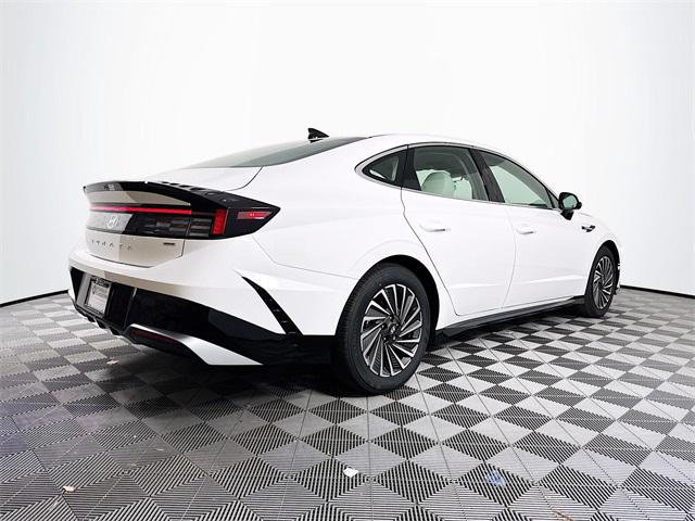 2025 Hyundai Sonata Hybrid SEL photo 4