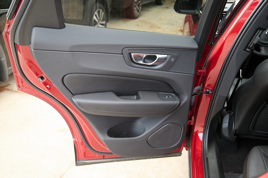 2025 VOLVO XC60 - Image 16