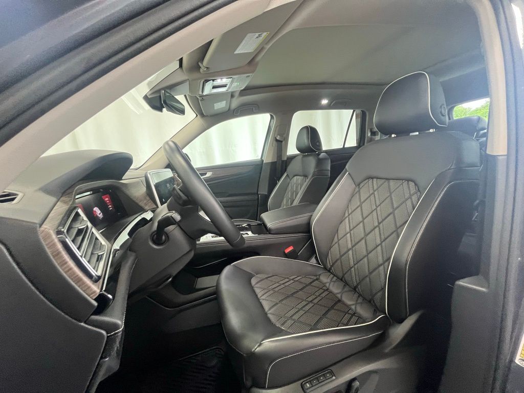 2024 Volkswagen Atlas SEL Premium R-Line photo 10