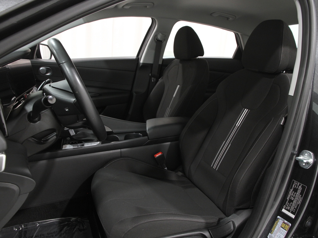 2023 Hyundai Elantra SEL Convenience photo 4