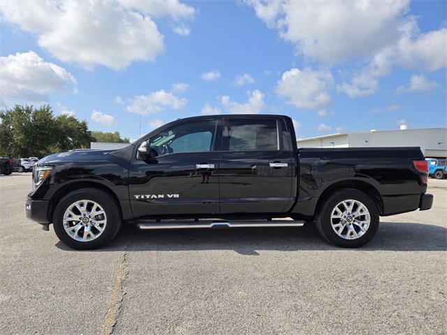 2020 Nissan Titan SL Crew Cab photo 2
