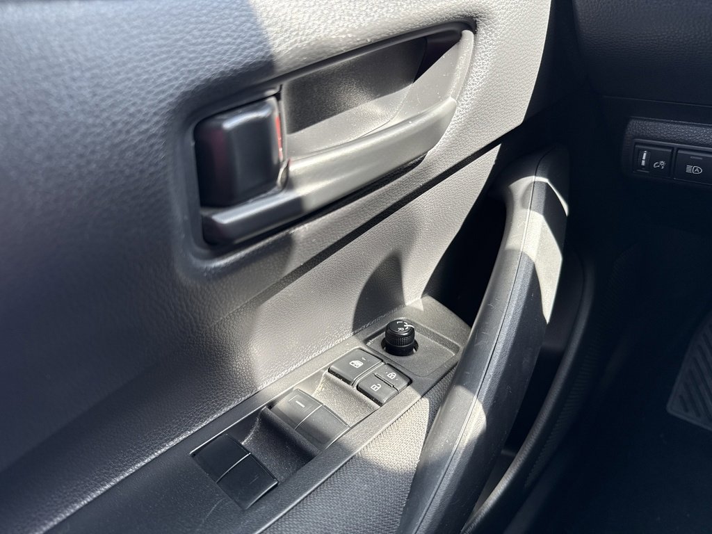 2022 Toyota Corolla LE photo 27