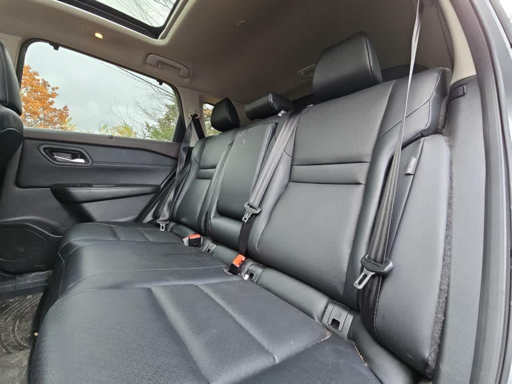 2023 Nissan Rogue SV photo 3