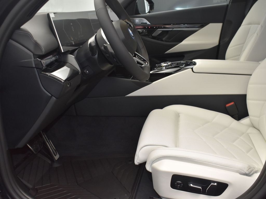 2026 Bmw 550e xDrive photo 12