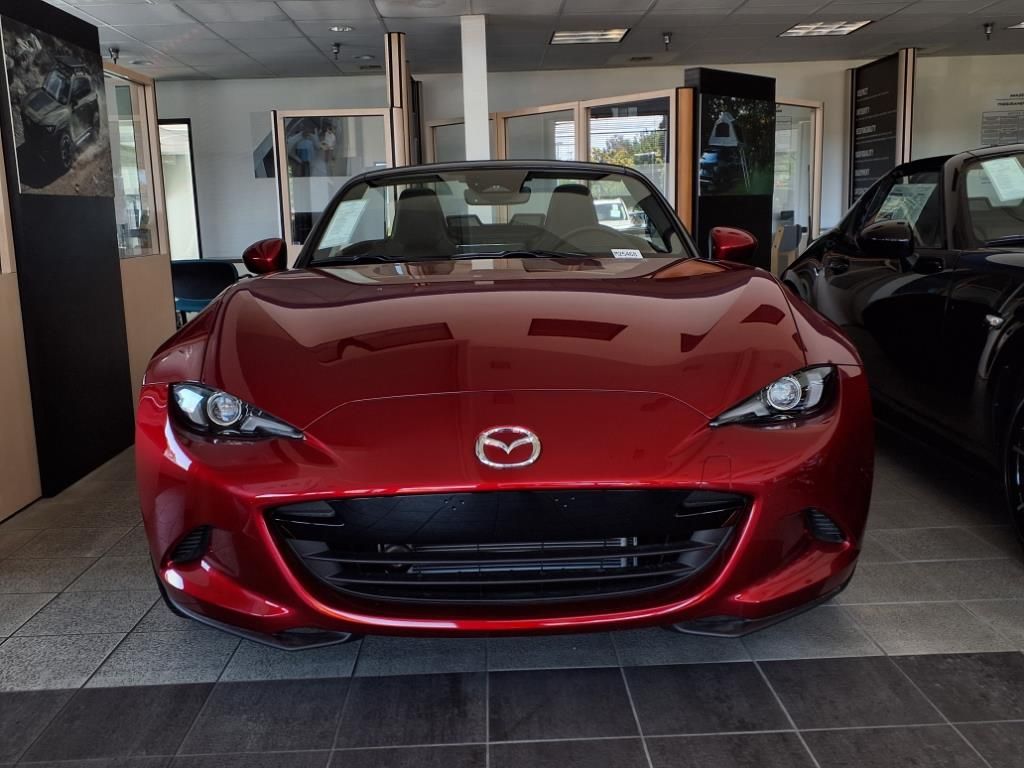 2025 Mazda MX-5 Miata Miata Grand Touring photo 2