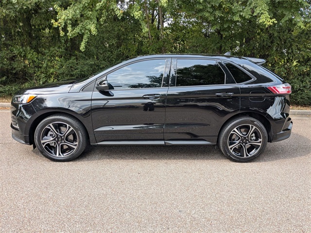 2023 Ford Edge ST photo 2