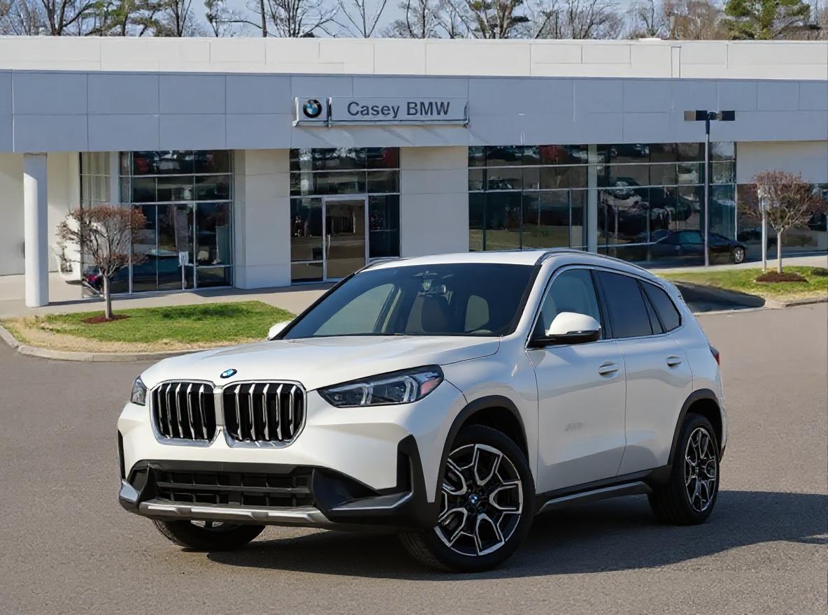 2026 BMW X1 28i's photo