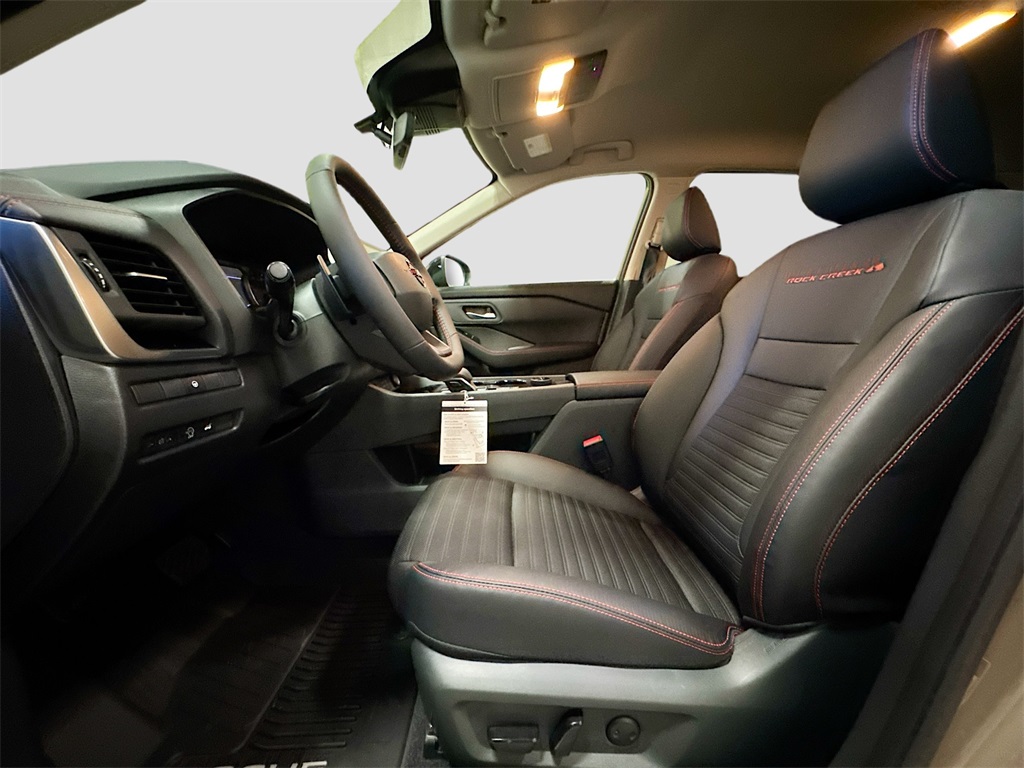 2026 Nissan Rogue SV photo 5