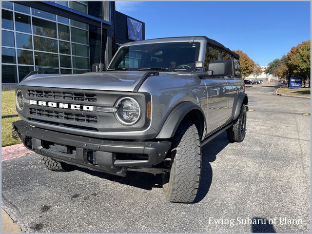 2023 Ford Bronco 4-Door Black Diamond's photo