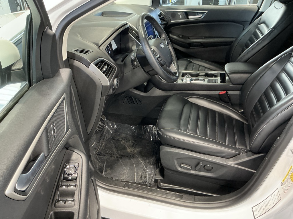 2024 Ford Edge SEL photo 3