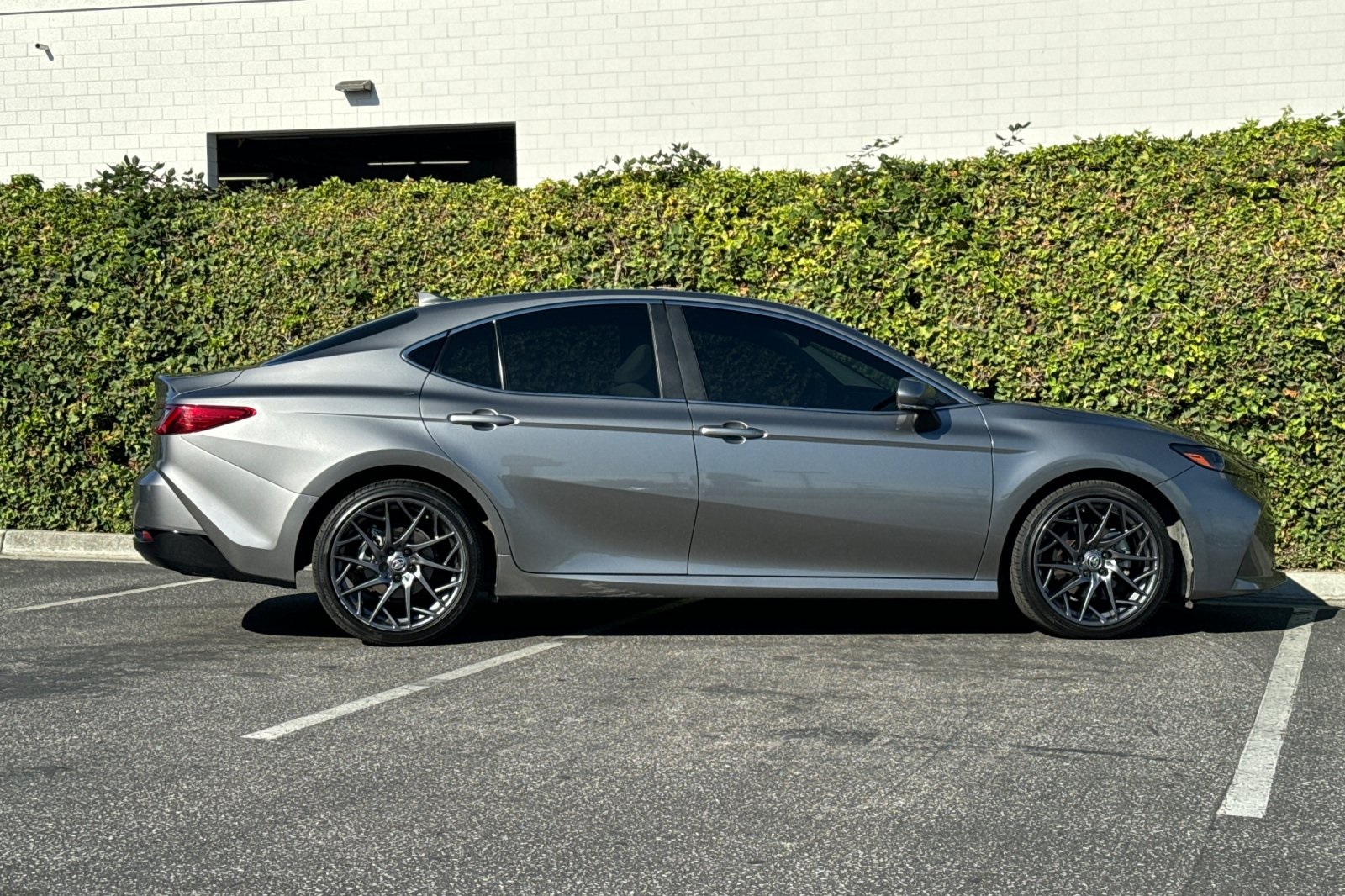 2025 Toyota Camry XLE photo 3