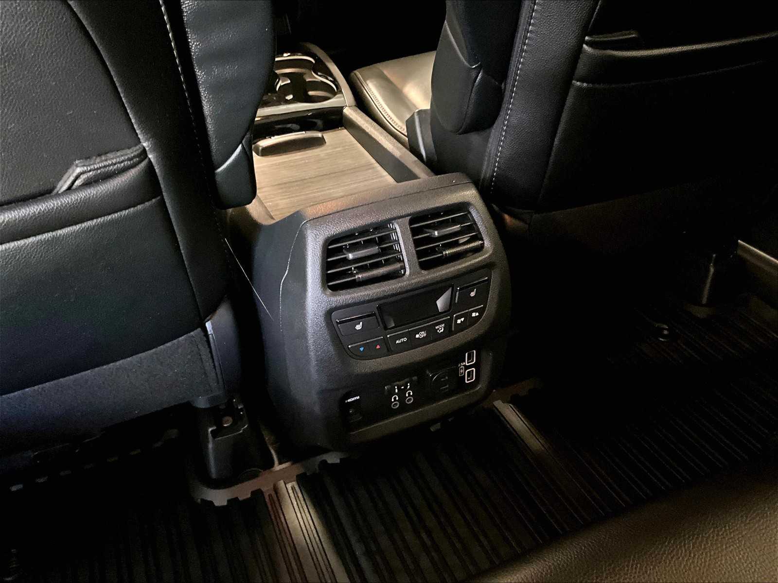 2020 Honda Pilot Touring photo 28