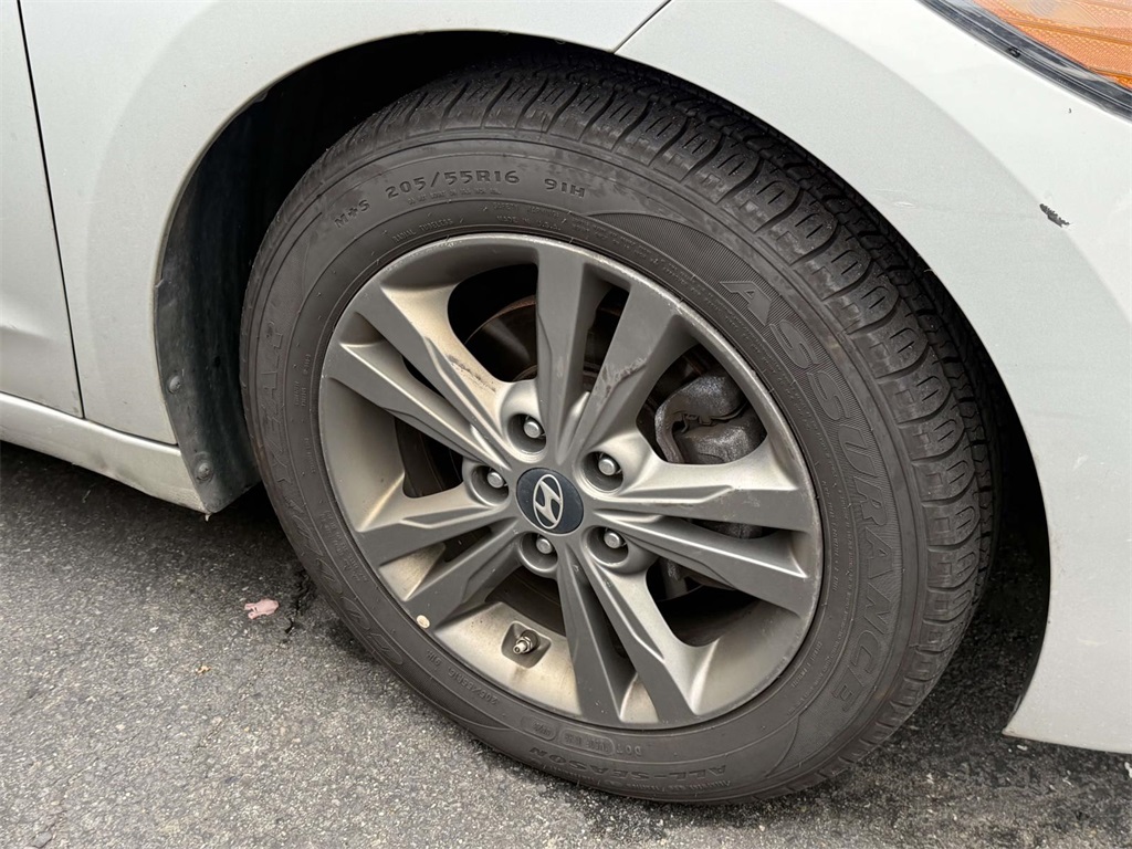 2018 Hyundai Elantra SEL photo 12