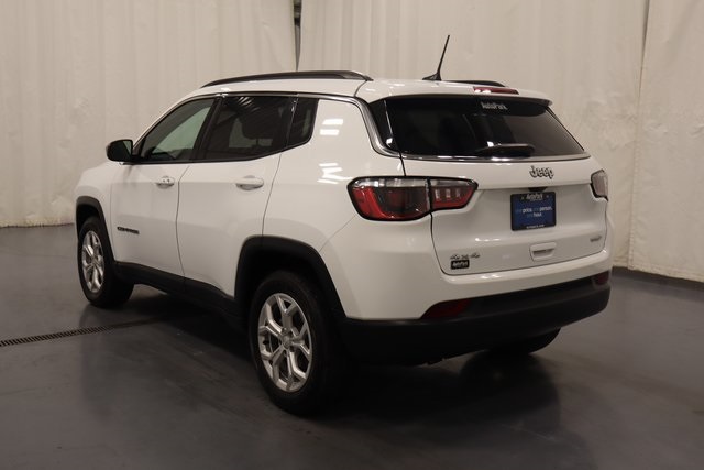 2024 Jeep Compass Latitude photo 2