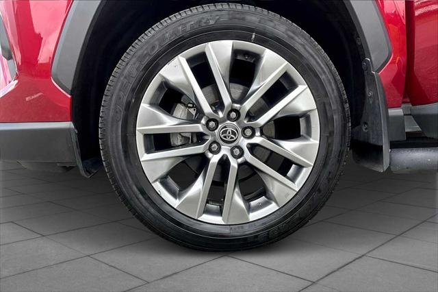2022 Toyota RAV4 XLE Premium photo 8