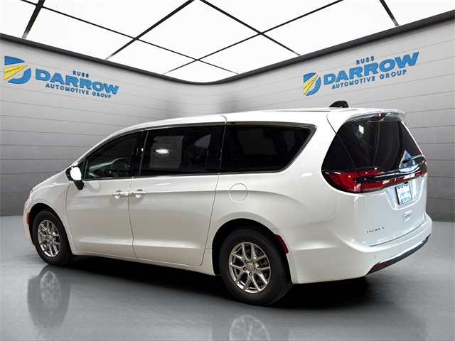 2026 Chrysler Pacifica photo 3