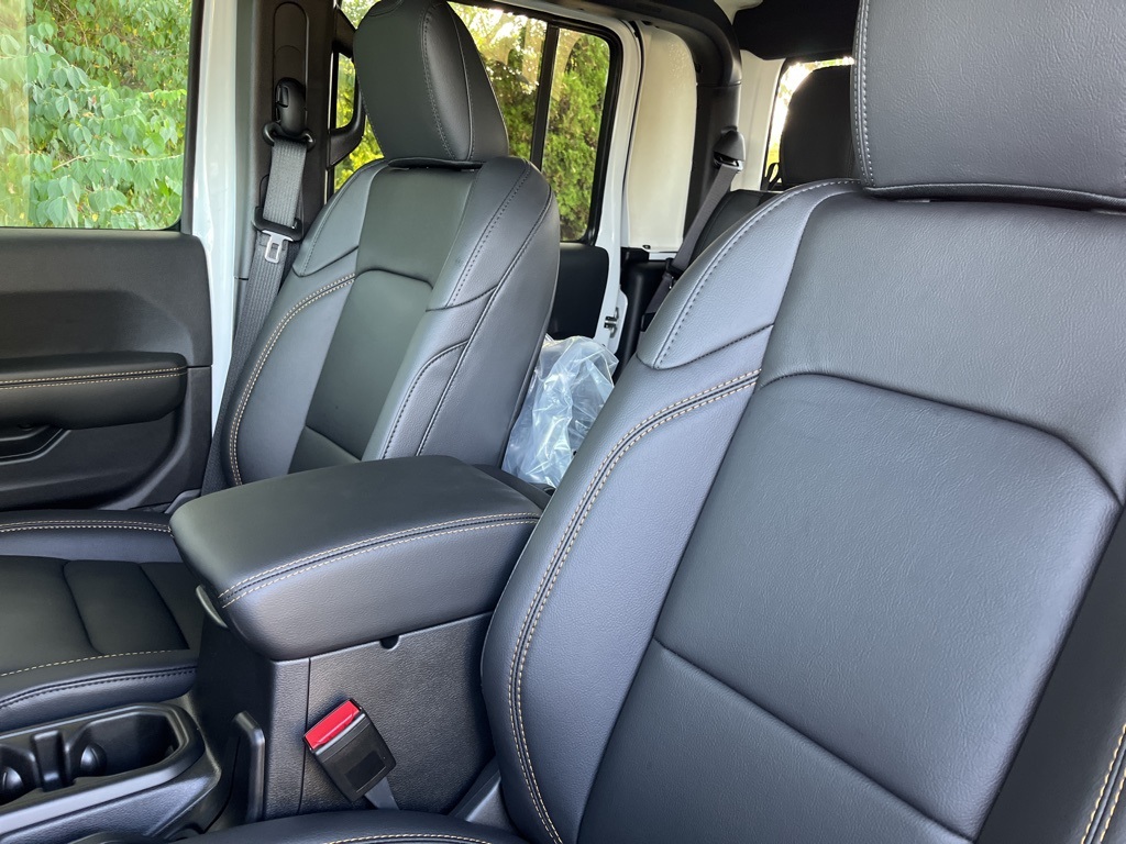 2025 Jeep Gladiator Sport photo 31