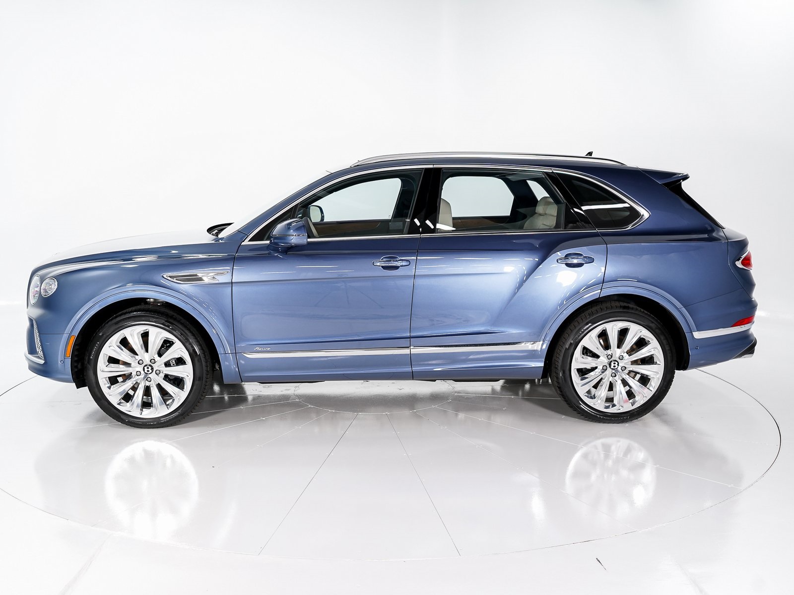 2025 Bentley Bentayga Azure V8 photo 2