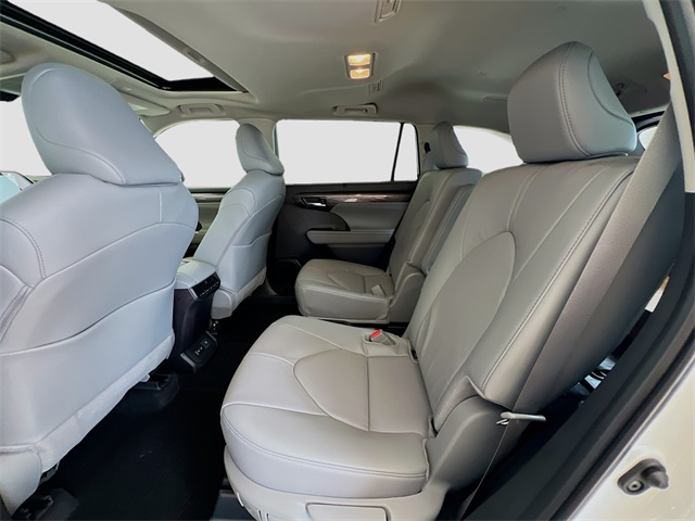 2025 Toyota Highlander Limited photo 21