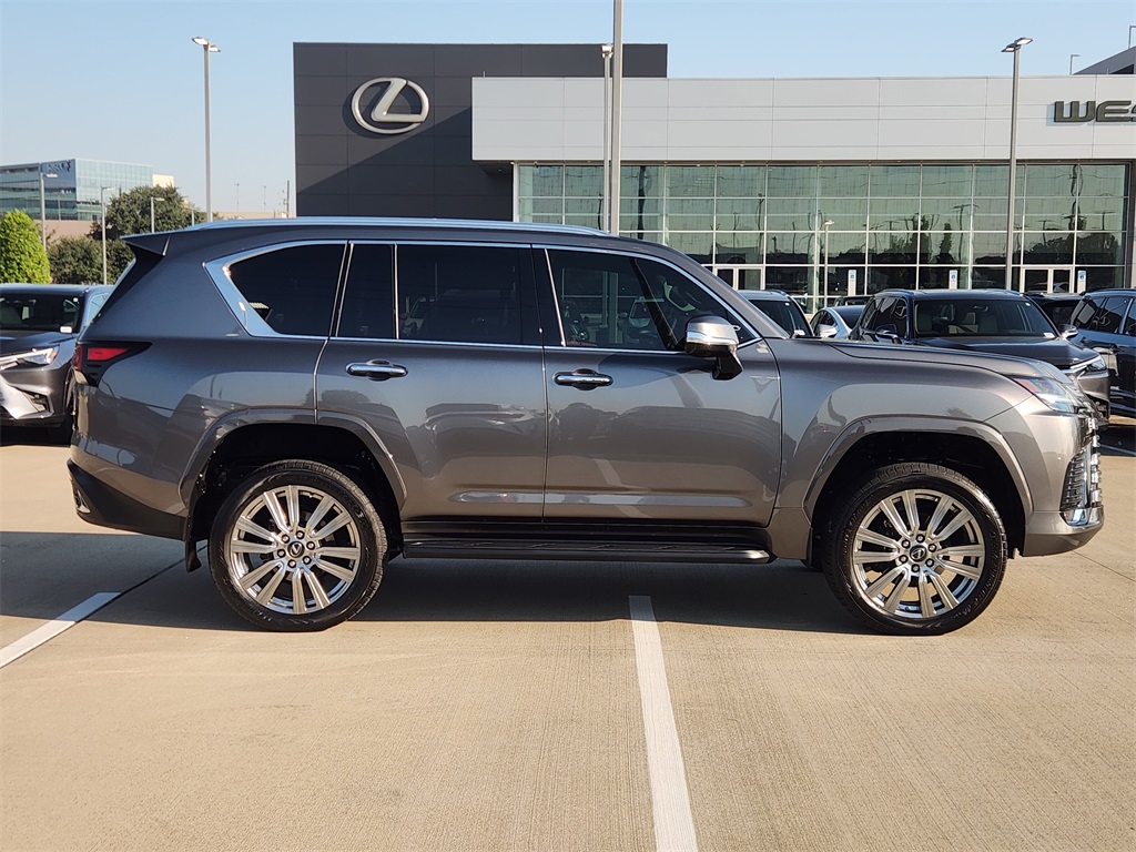 2023 Lexus LX 600 Ultra Luxury photo 3
