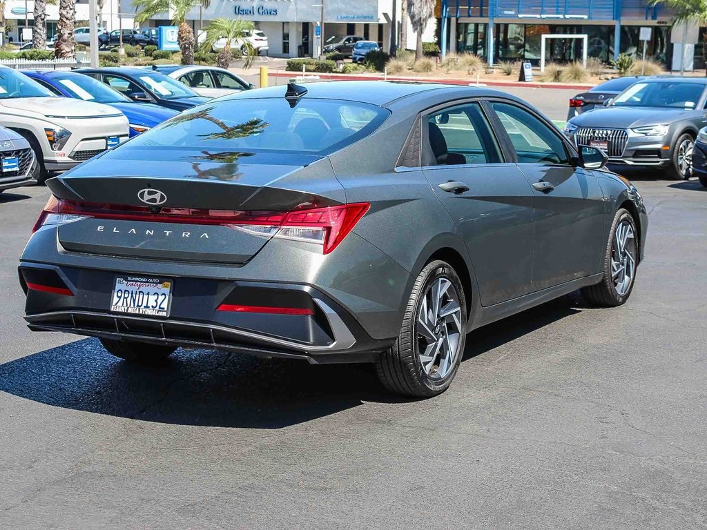 2024 Hyundai Elantra SEL photo 9