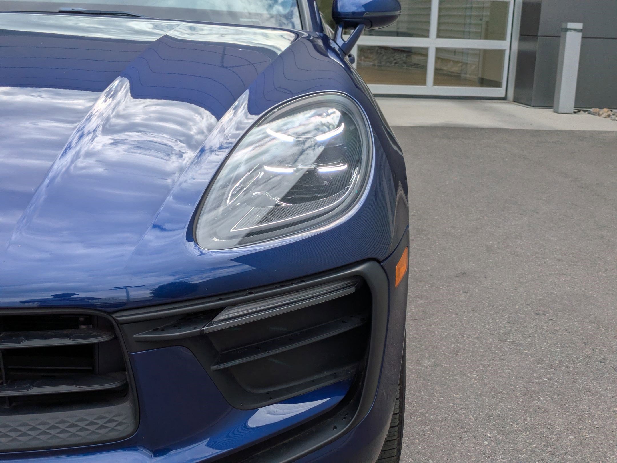 2023 Porsche Macan T photo 10