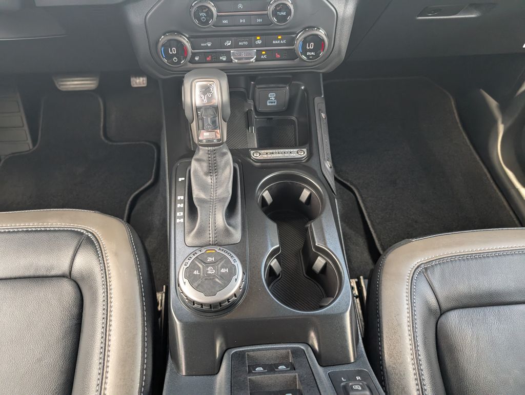 2025 Ford Bronco Outer Banks photo 14
