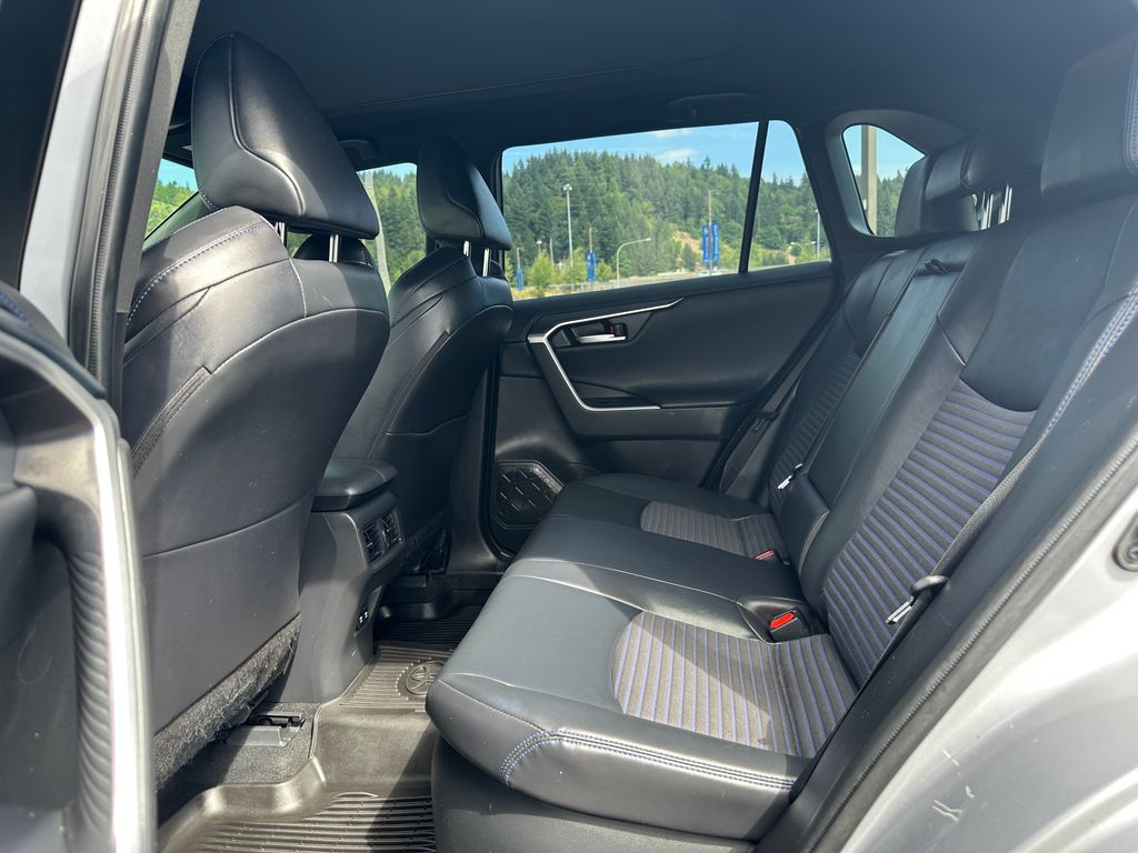 2020 Toyota RAV4 Hybrid XSE photo 14