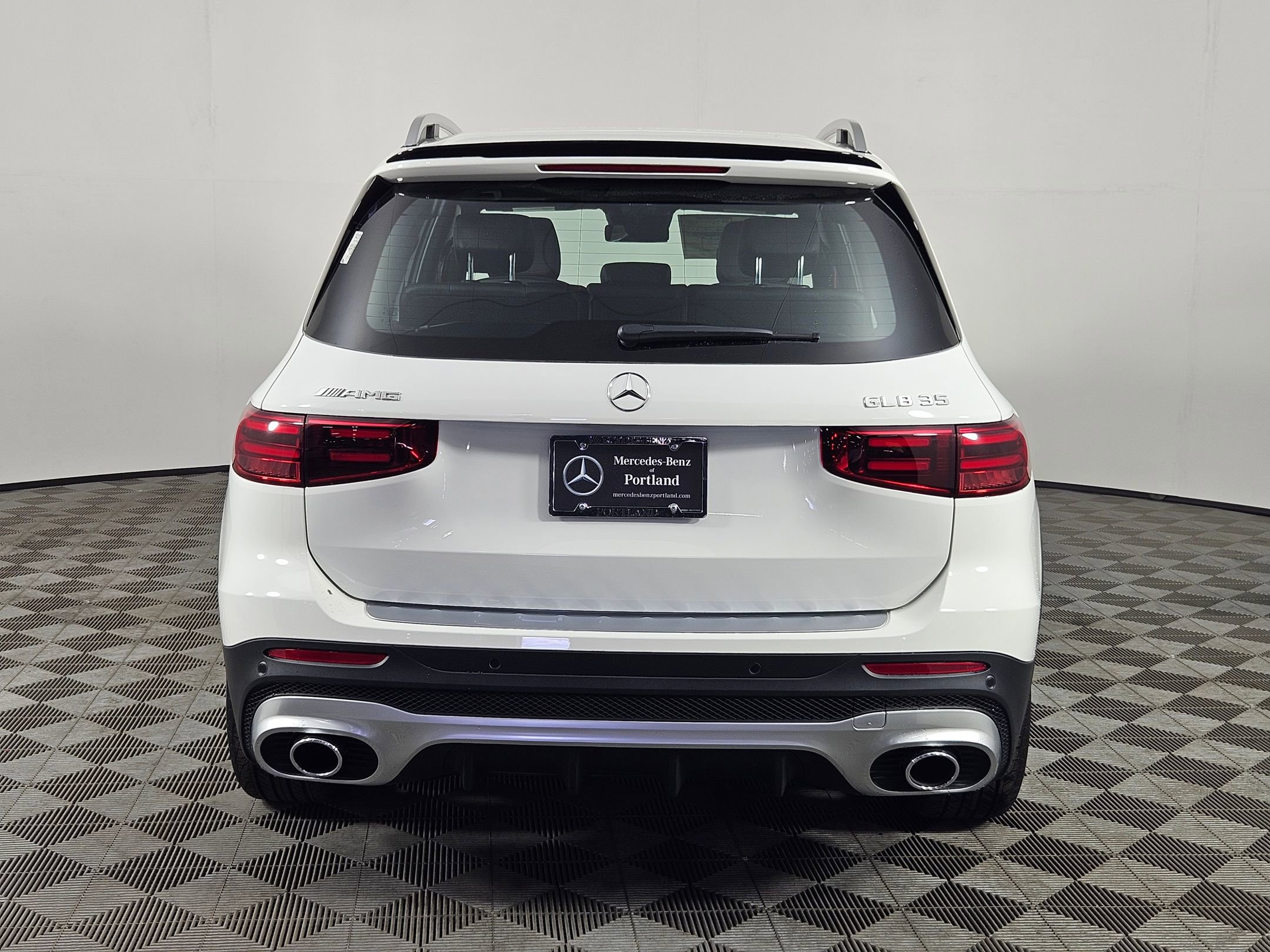 2025 Mercedes Benz GLB AMG 35 4MATIC photo 4
