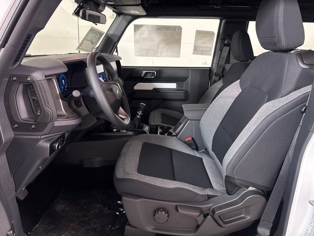 2025 Ford Bronco Base photo 16