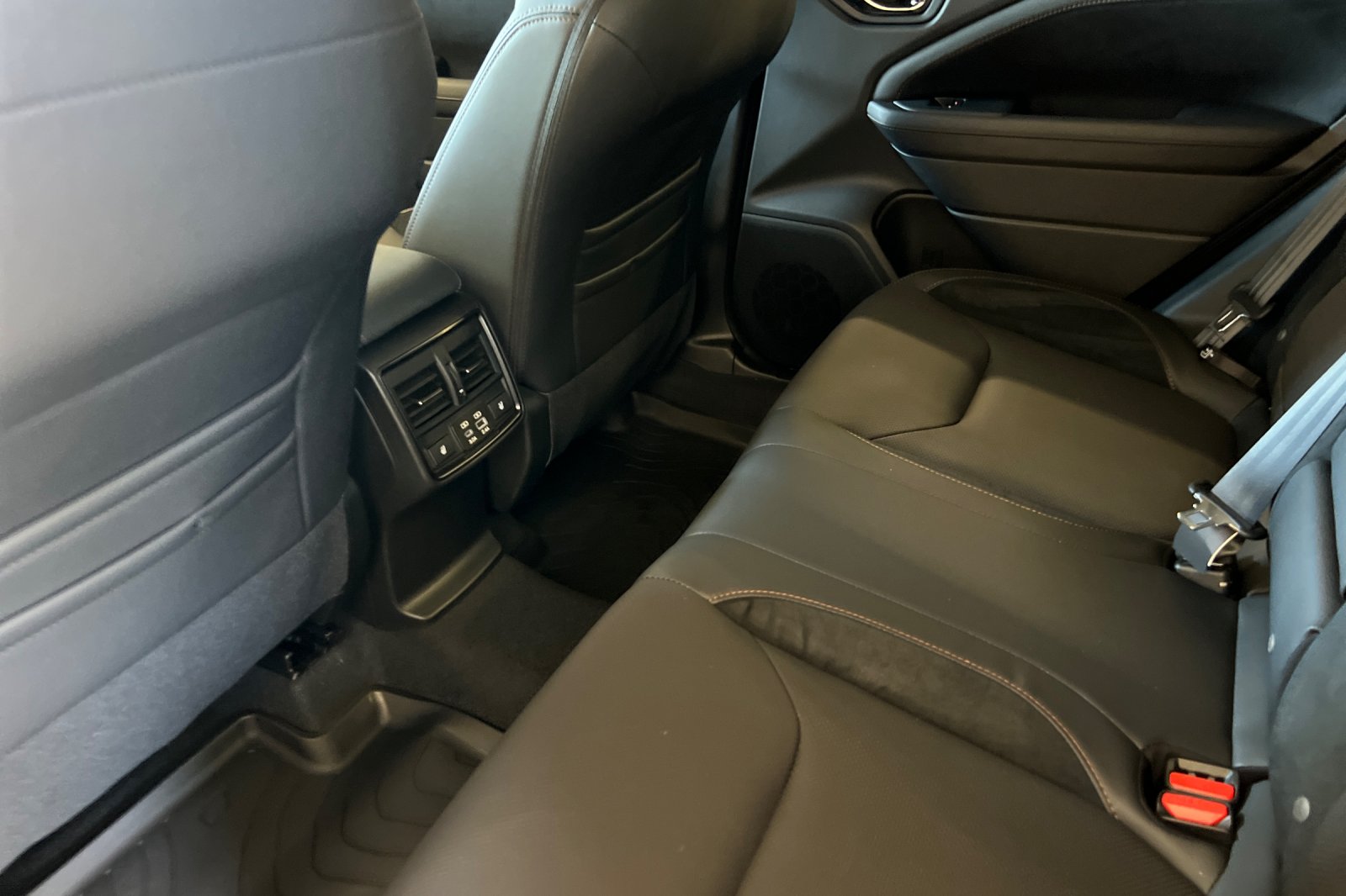 2025 Subaru Forester Touring photo 12