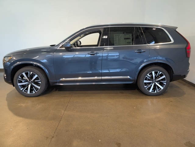 2026 Volvo XC90 Core photo 3