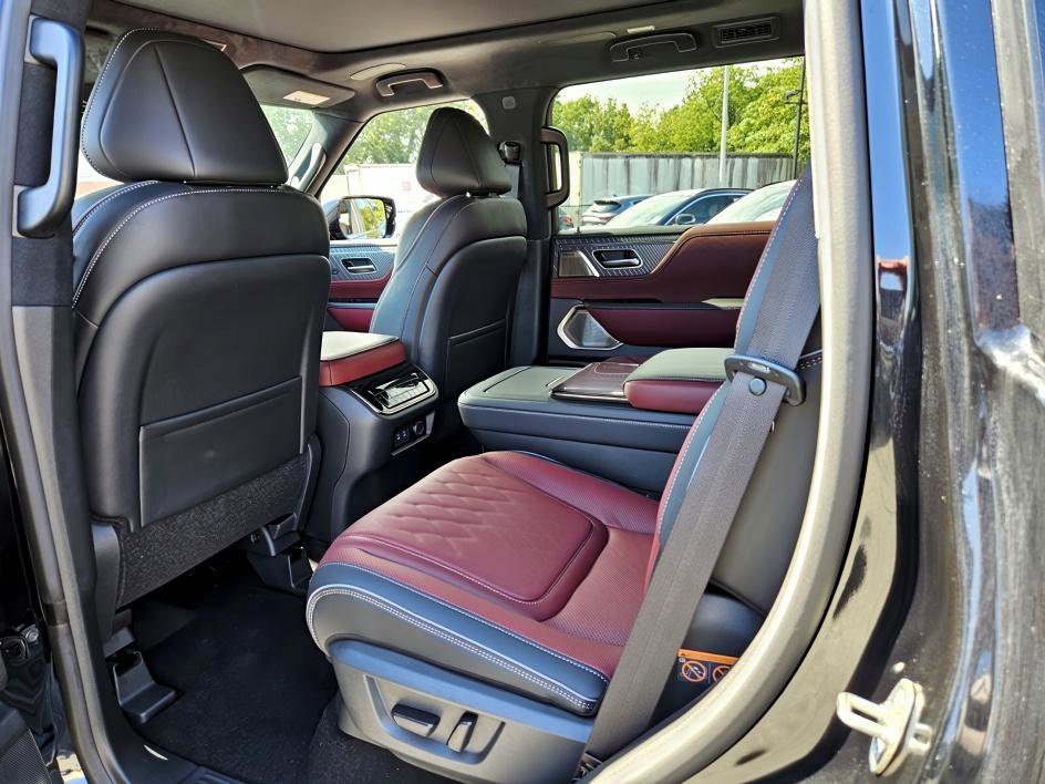 2026 Infiniti QX80 photo 8