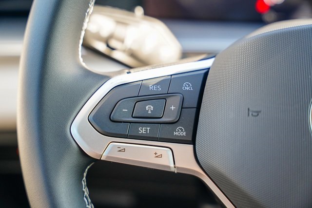 2025 Volkswagen Tiguan SE photo 12