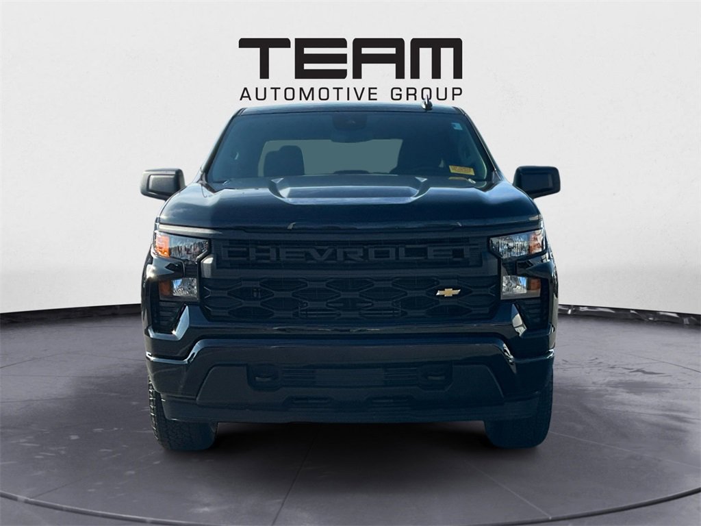 2025 Chevrolet Silverado 1500 Custom photo 2
