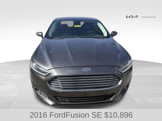 2016 Ford Fusion SE photo 2